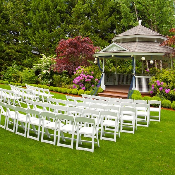 tiene que alquilar al menos tres baños de renta para fiestas